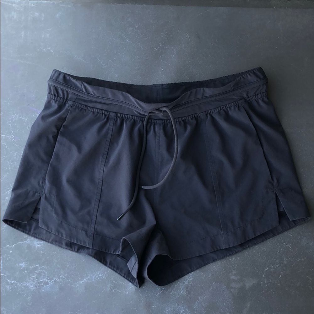 Lululemon black shorts no lining